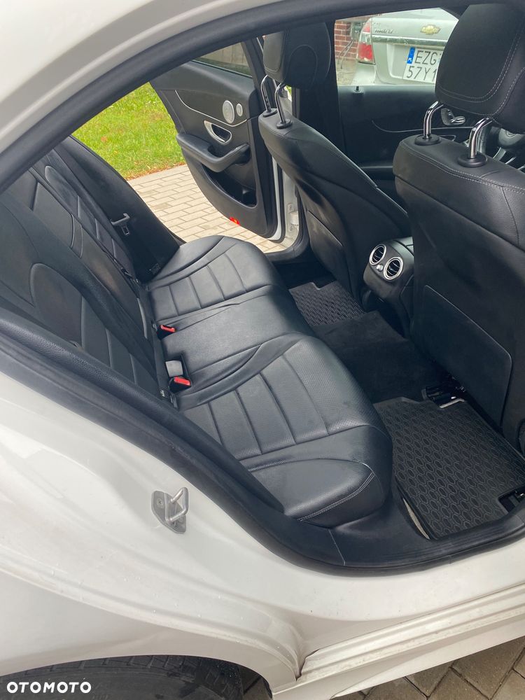 Mercedes-Benz Klasa C 300 9G-TRONIC AMG Line - 4