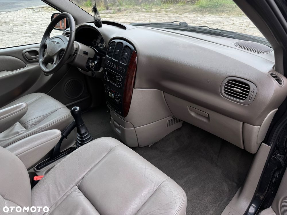 Chrysler Voyager 2.5L CRD LX - 11