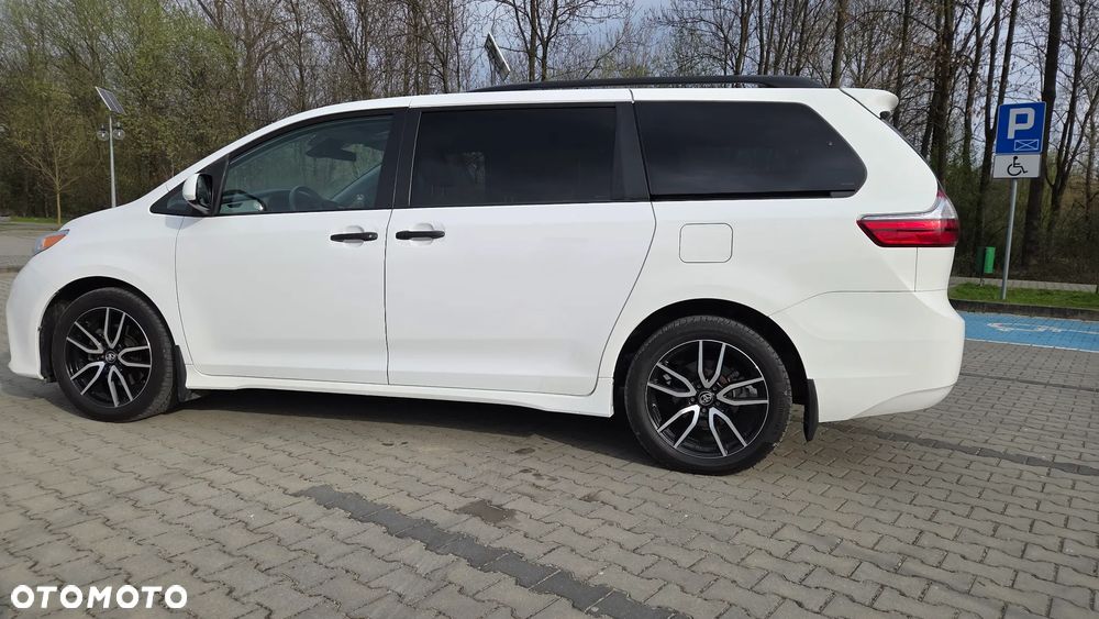 Toyota Sienna - 21