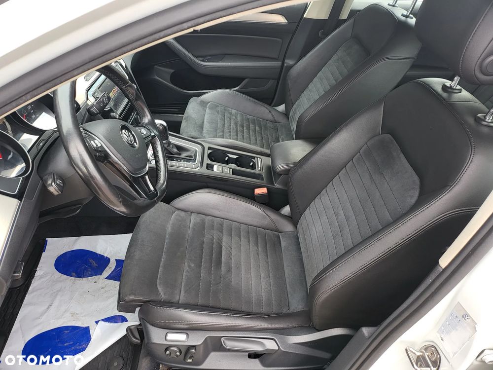 Volkswagen Passat Variant 2.0 TDI SCR 4Motion DSG Highline - 22