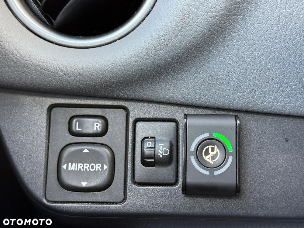 Toyota Yaris 1.33 Active EU6 - 11