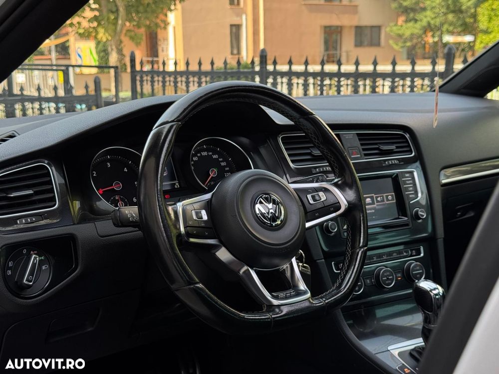 Volkswagen Golf - 5
