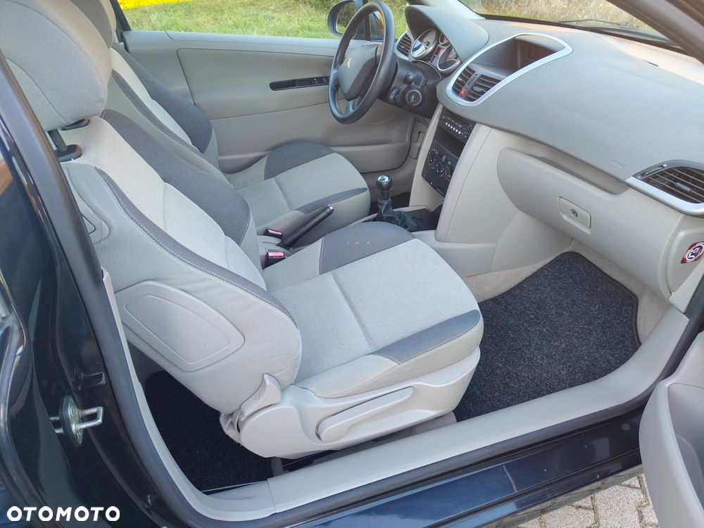 Peugeot 207 - 16