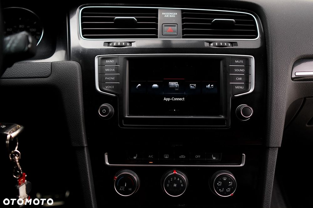 Volkswagen Golf - 26