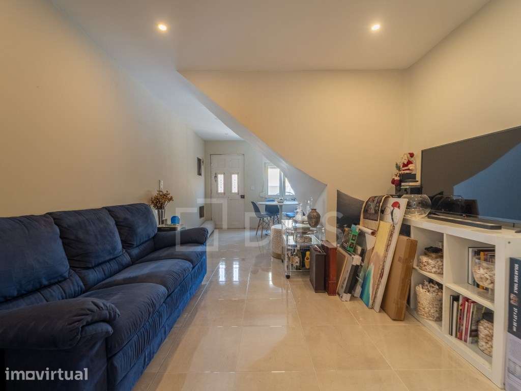 Moradia T2, com quintal, para reabilitar em Aldoar, Porto - Grande imagem: 3/21
