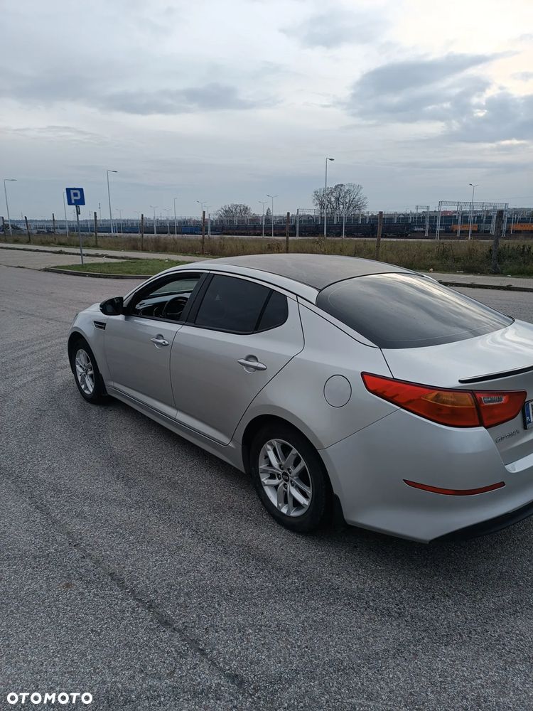 Kia Optima 2.0 L - 5