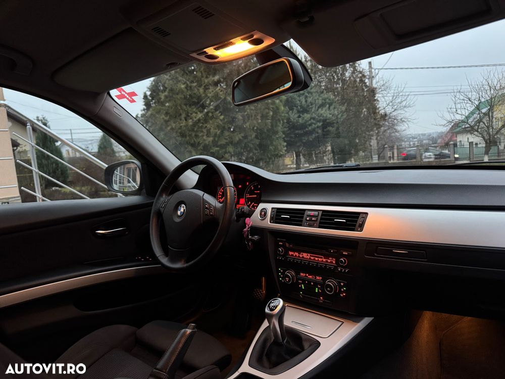 BMW Seria 3 318d DPF Touring Edition Sport - 23