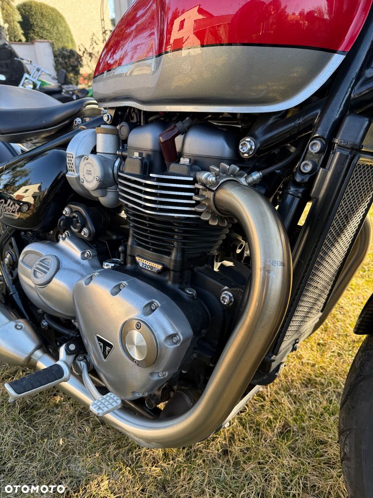 Triumph Bonneville Bobber - 12
