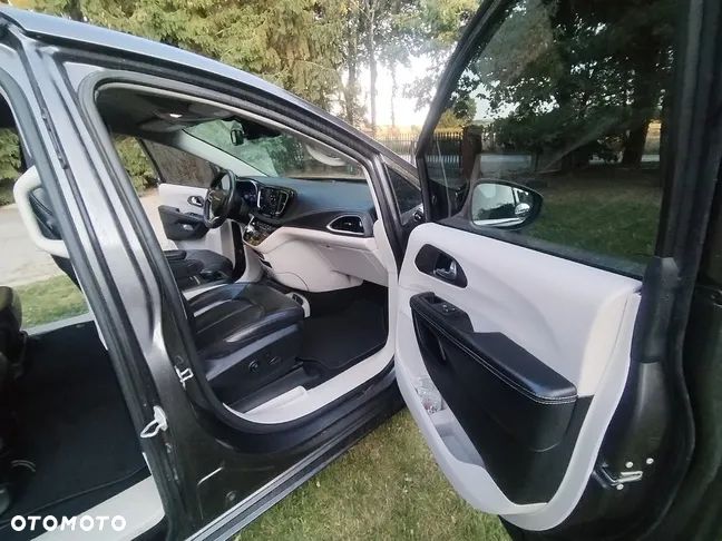 Chrysler Pacifica - 14