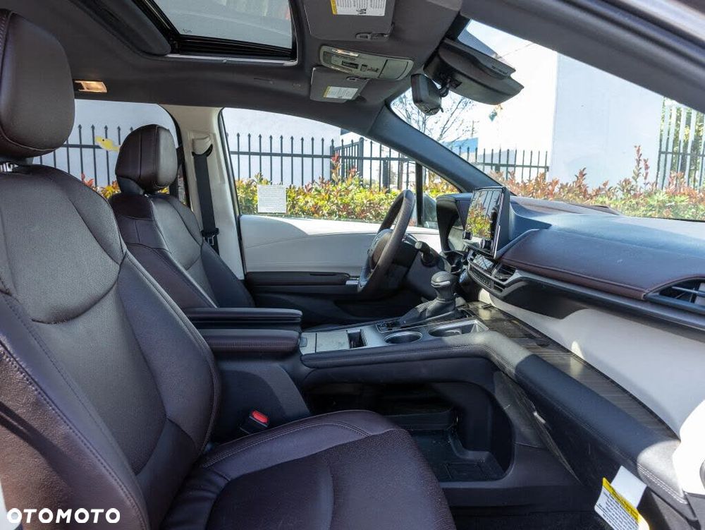 Toyota Sienna - 17