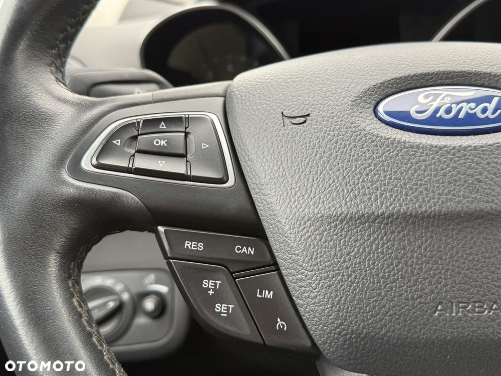 Ford Kuga - 33