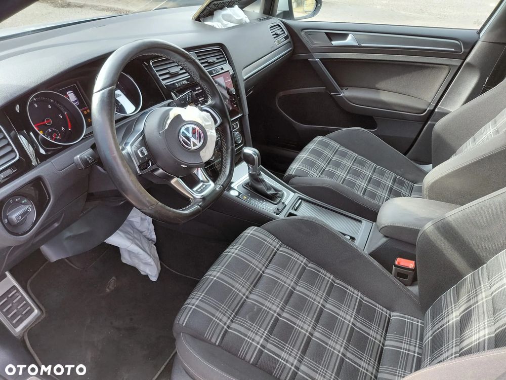 Volkswagen Golf - 18