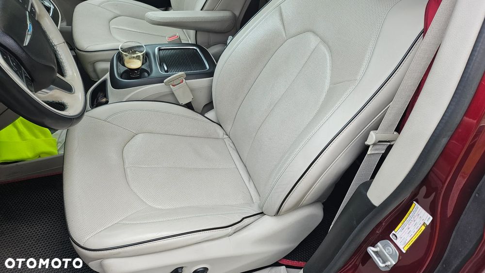 Chrysler Pacifica - 7