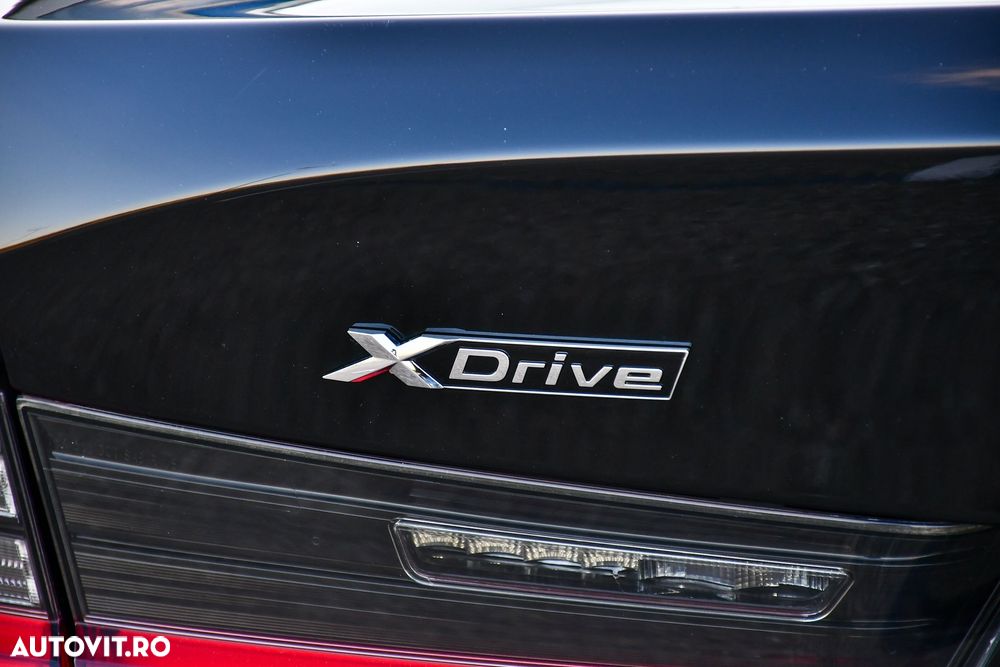 BMW Seria 3 330i xDrive AT - 38