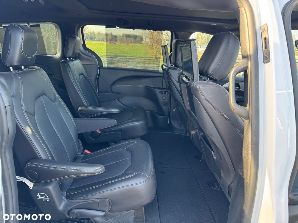 Chrysler Pacifica - 17