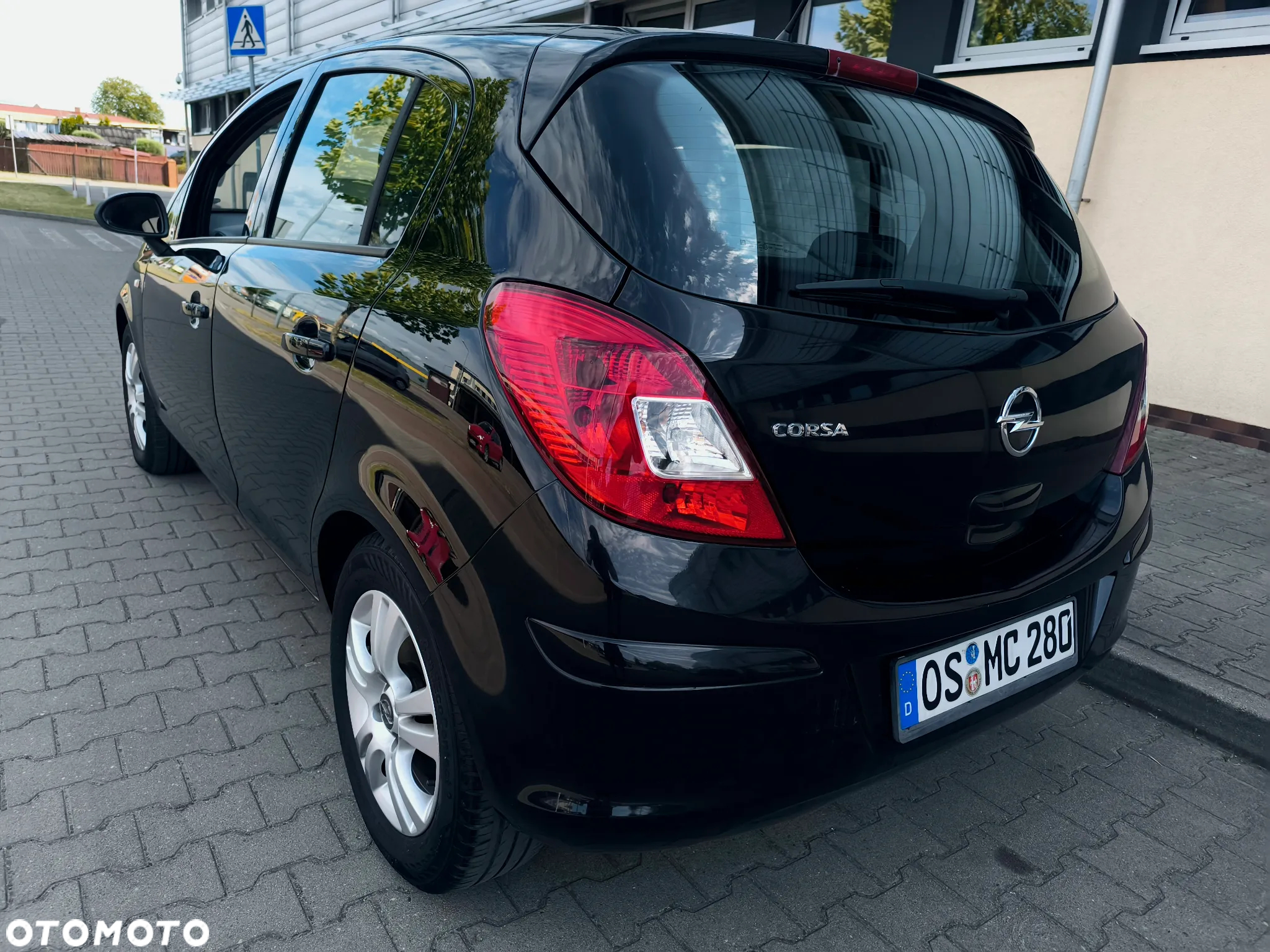 Opel Corsa 1.2 16V Enjoy - 10