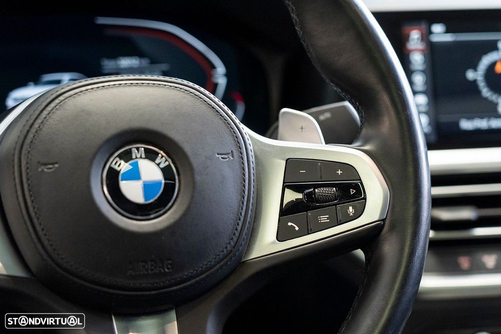 BMW 320 d Pack Desportivo M Auto - 33