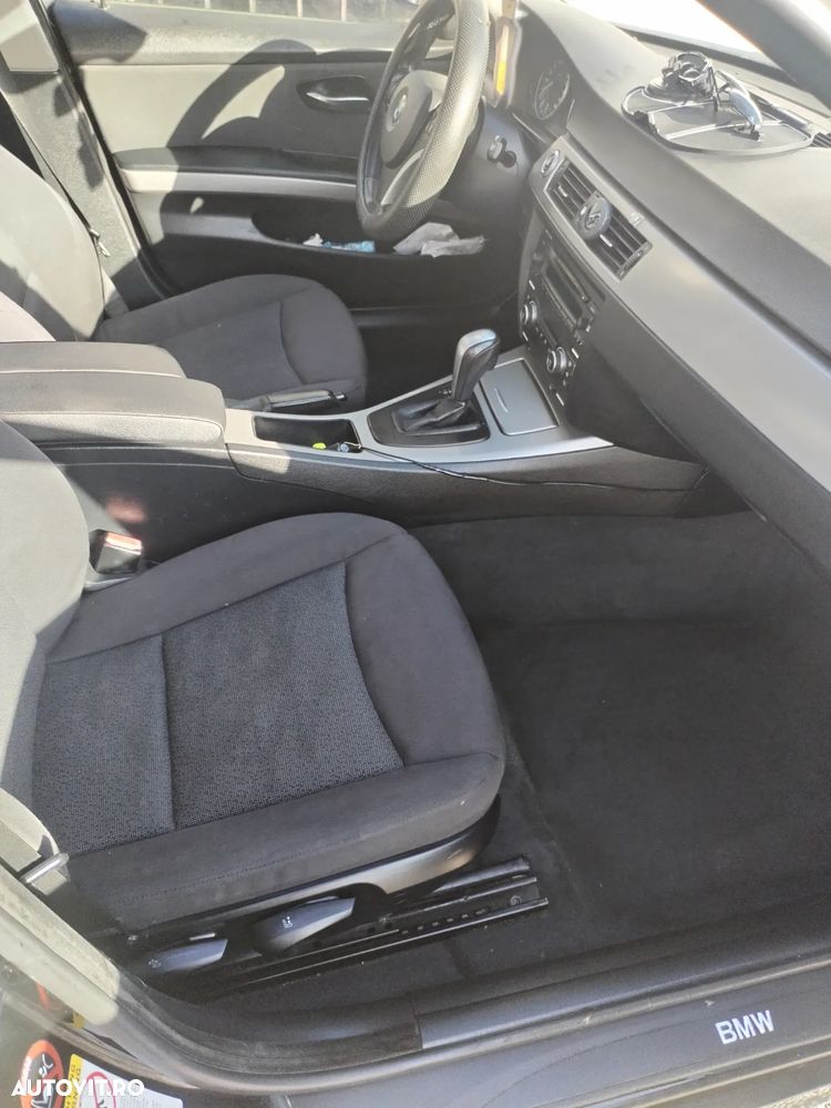 BMW Seria 3 320d DPF Touring Aut. - 15