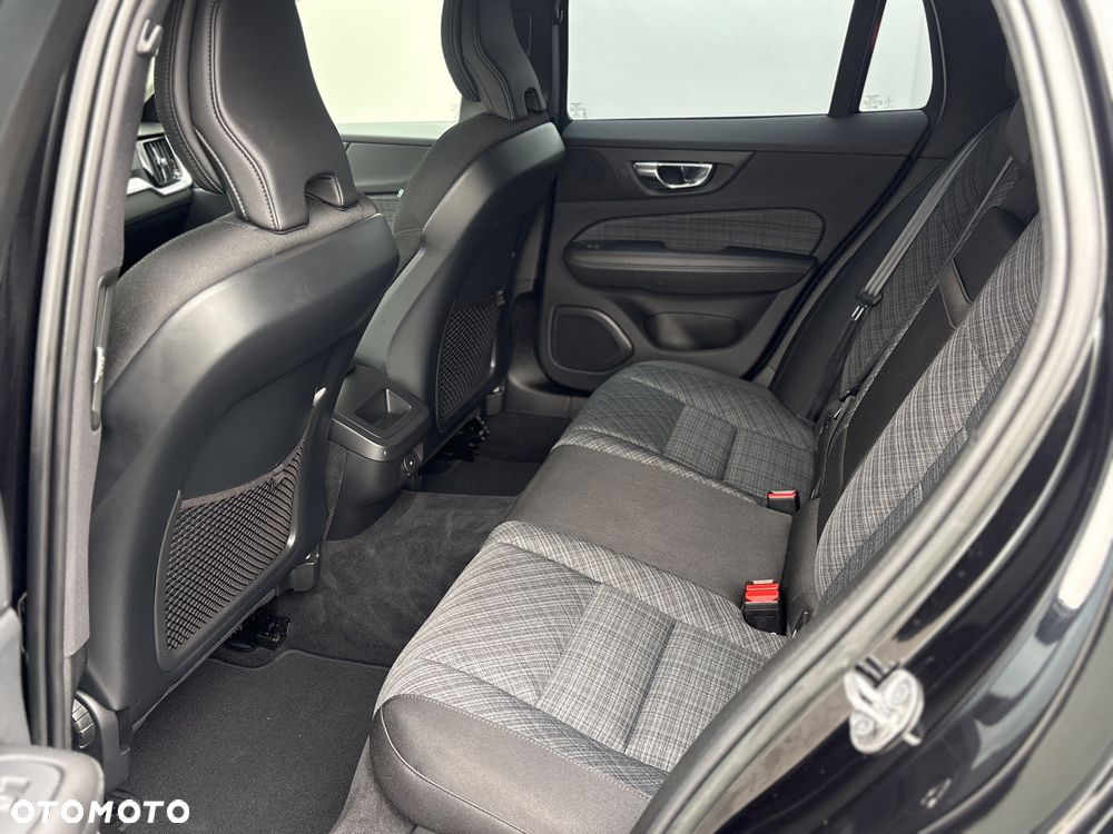 Volvo V60 B3 B Geartronic Momentum Pro - 24