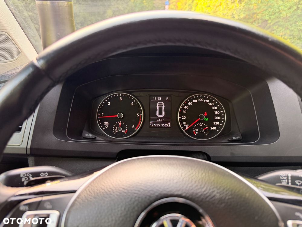 Volkswagen Caravelle - 16