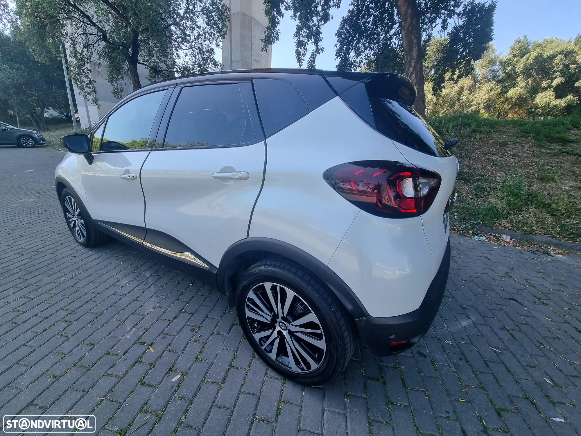 Renault Captur 1.5 dCi Initiale Paris EDC - 8
