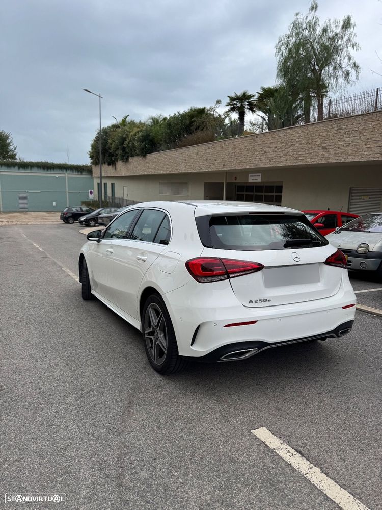 Mercedes-Benz A 250 e 8G-DCT AMG Line - 4