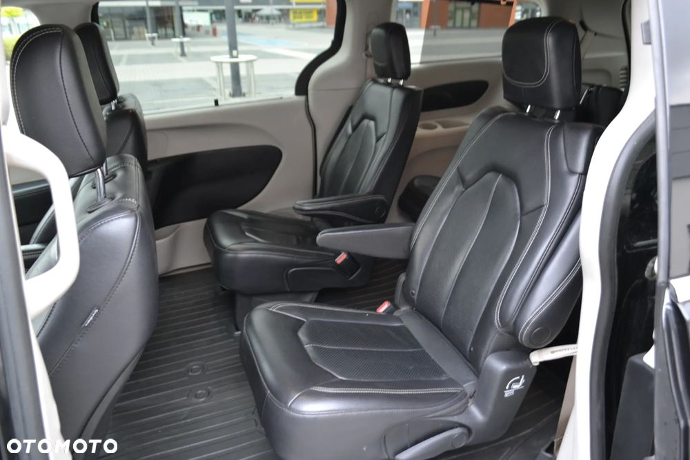 Chrysler Pacifica - 23