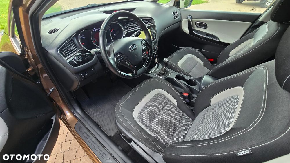 Kia Ceed - 27