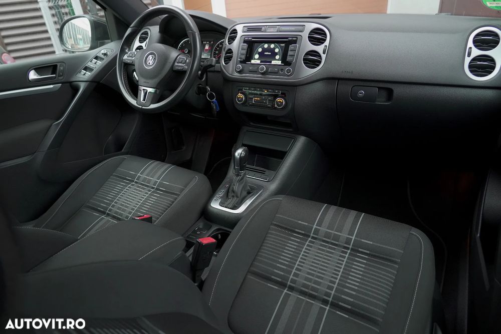 Volkswagen Tiguan 2.0 TDI DPF 4Motion BlueMotion Technology DSG Lounge Sport & Style - 11