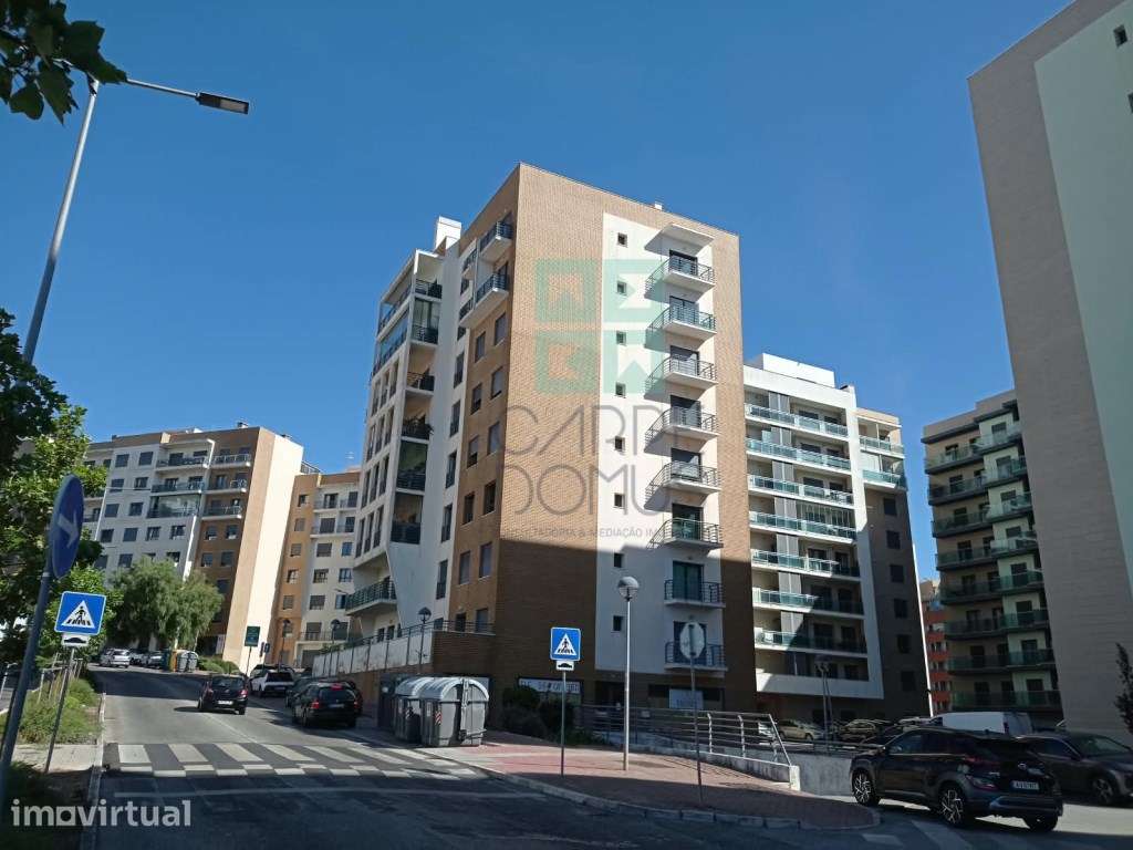 Espaço Comercial com saída de fumos, nas Colinas do Cruzeiro, Odivelas