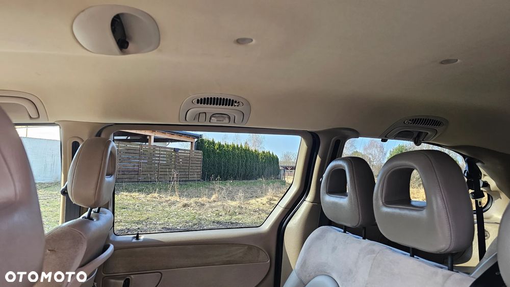 Chrysler Grand Voyager 3.3 LX - 12