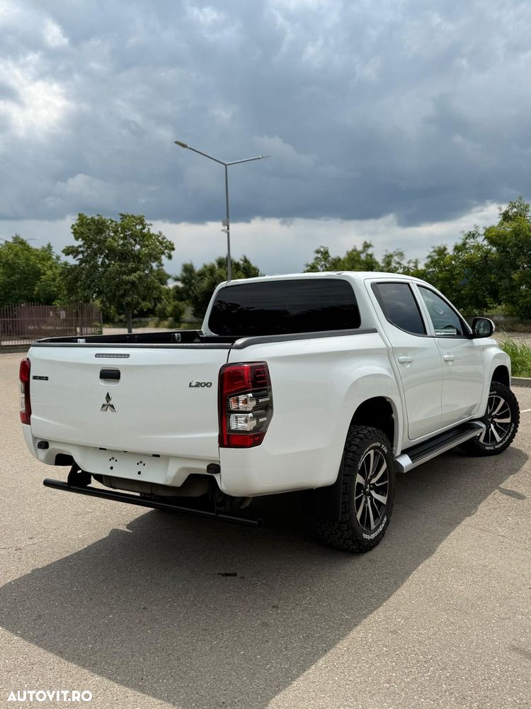 Mitsubishi L200 Double Cab 2.2 DI-D M/T Instyle - 12