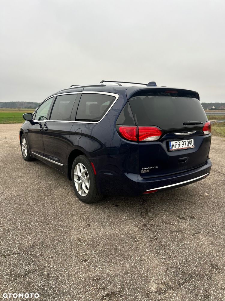 Chrysler Pacifica - 6