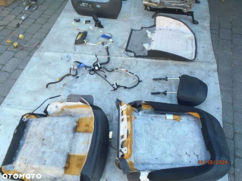 fotel fotele kanapa oparcie skóra zagłówek zapinka tył toyota rav IV 4 - 8