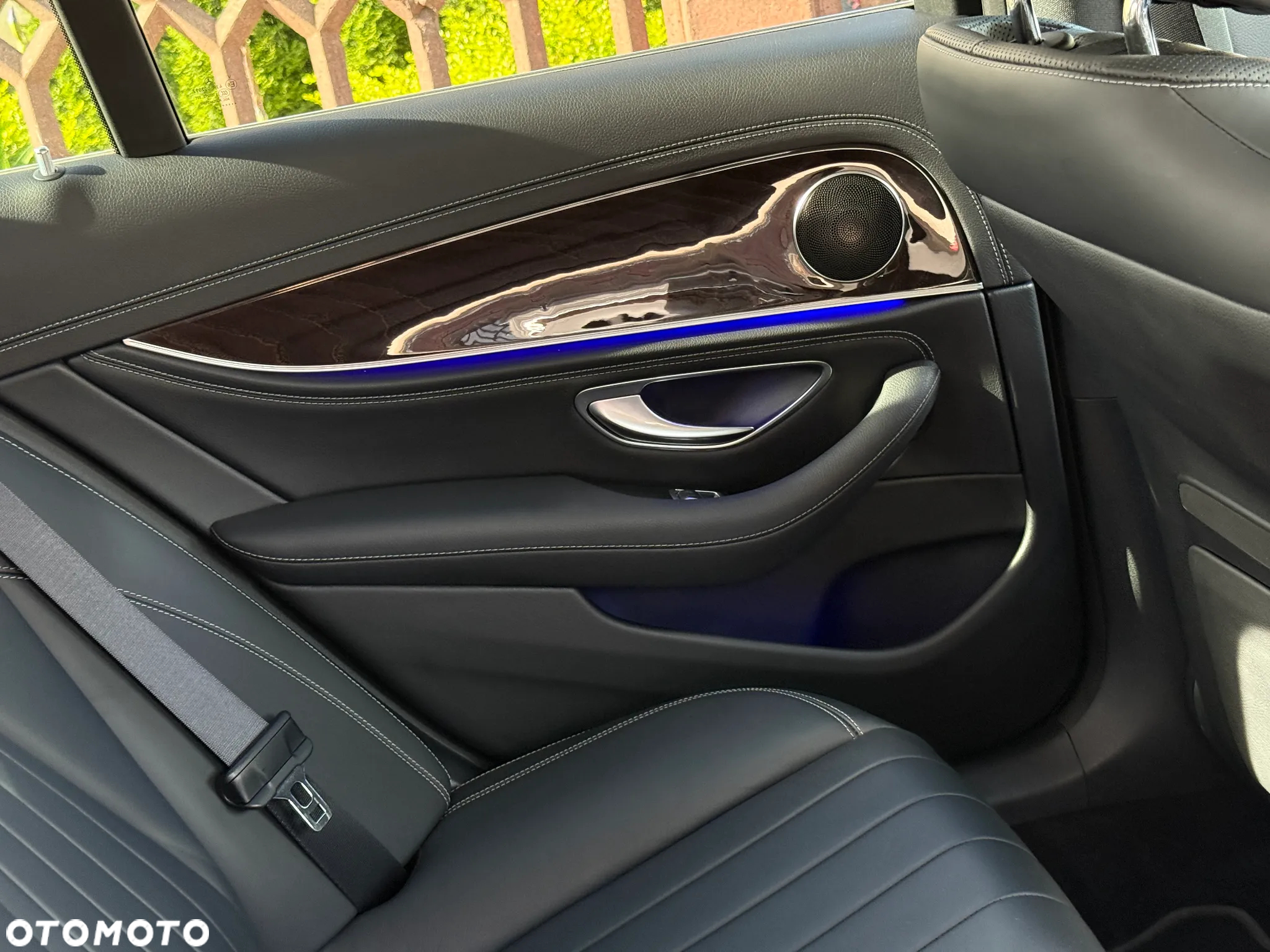 Mercedes-Benz Klasa E 220 d 4-Matic 9G-TRONIC - 36