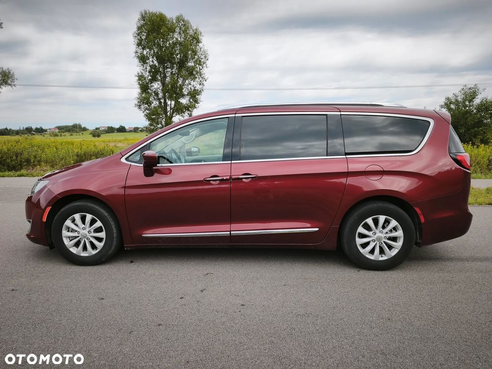 Chrysler Pacifica - 13