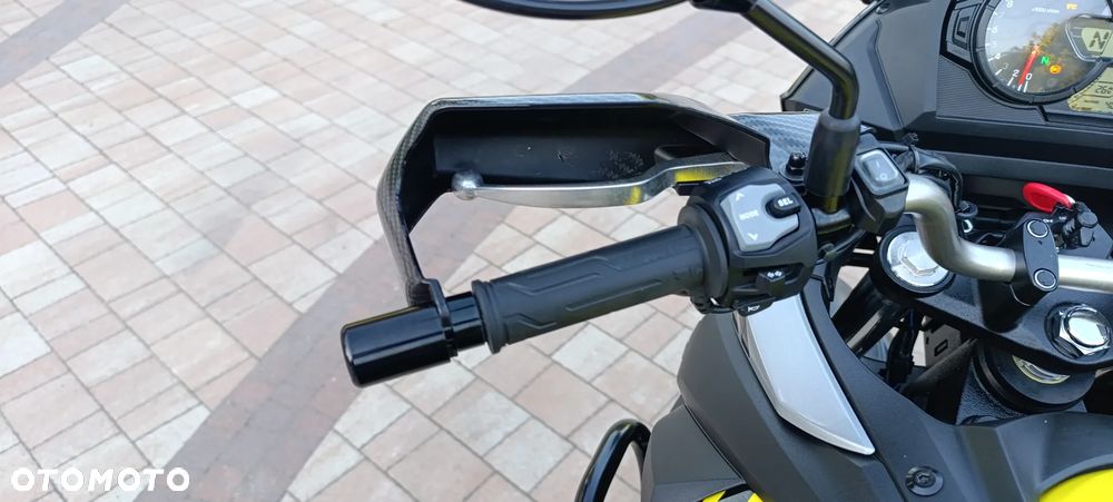 Suzuki V-STROM - 12
