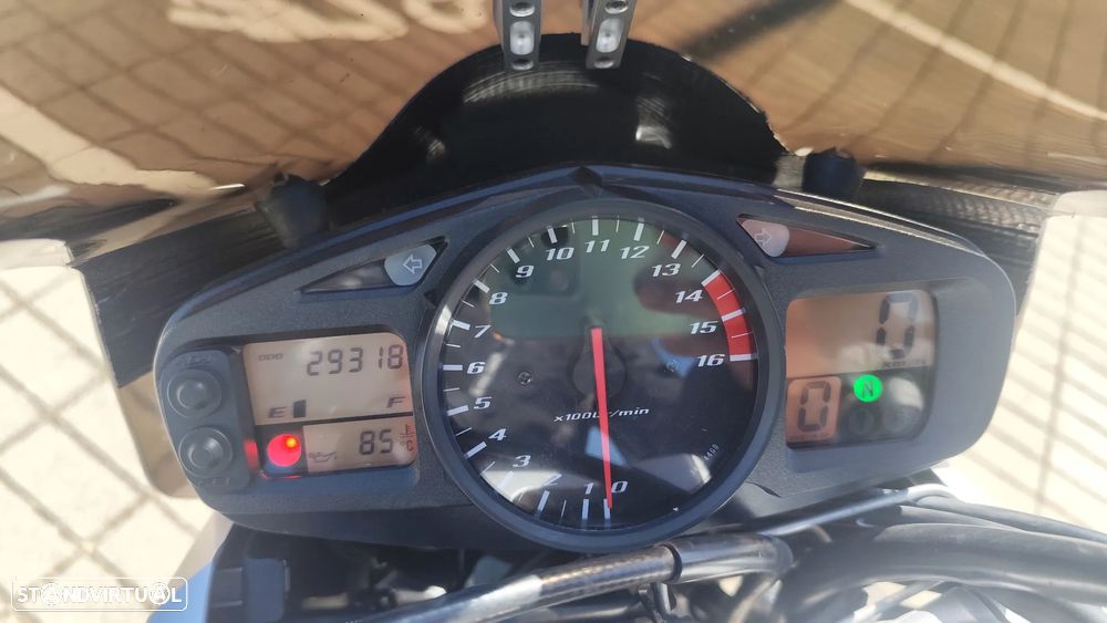 Suzuki GSR - 4
