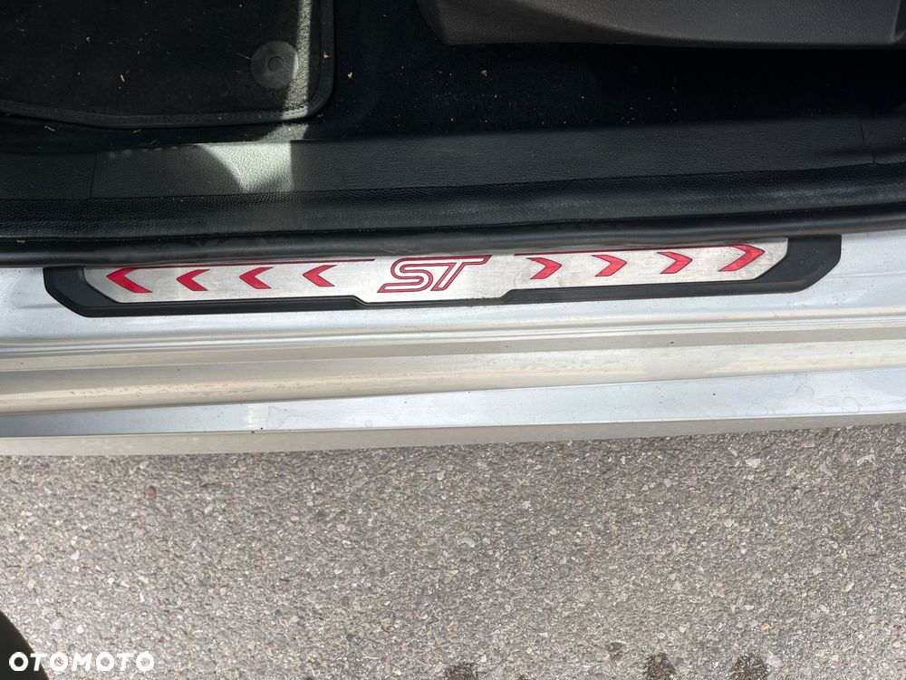 Ford Focus 2.0 EcoBoost ST - 37