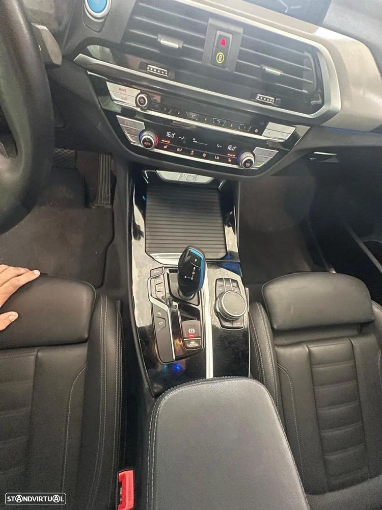 BMW iX3 M Sport Impressive - 11