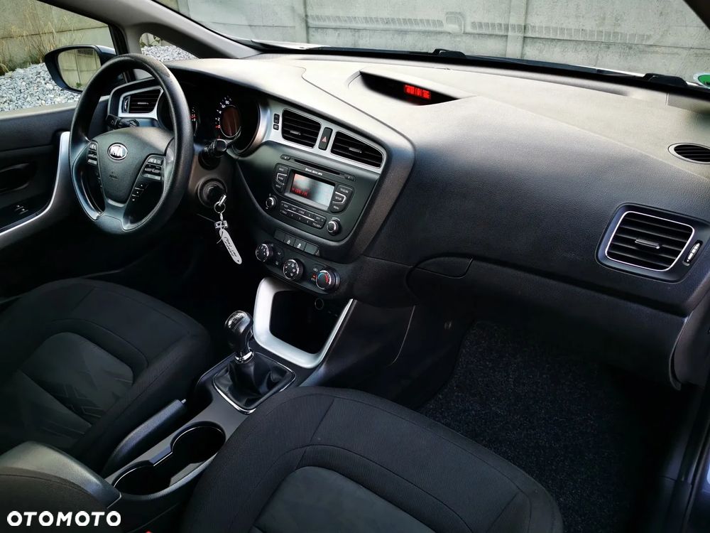 Kia Ceed - 8