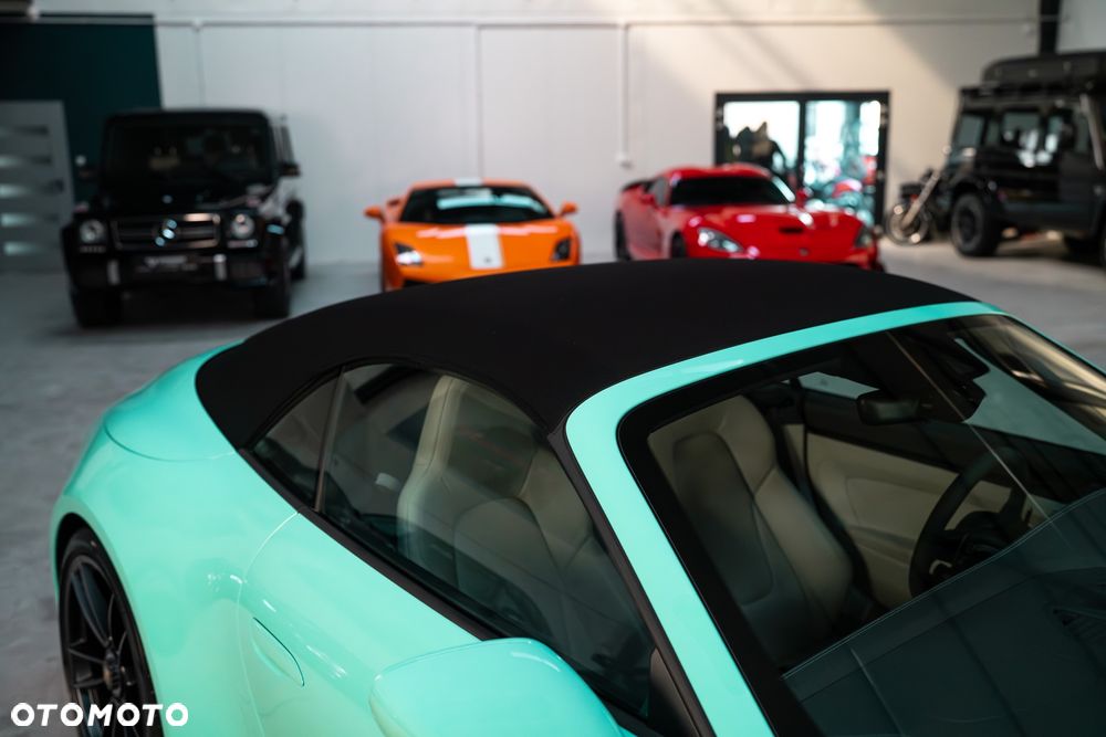 Porsche 911 Carrera 4 GTS - 7
