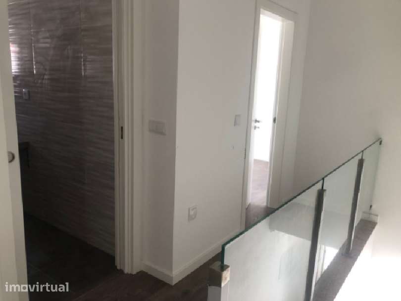 Moradia T4 com garagem junto golf e casino, no Estoril - Grande imagem: 4/9