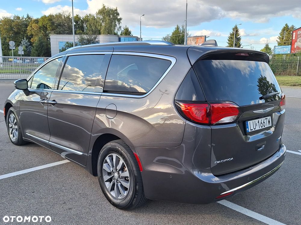 Chrysler Pacifica - 15