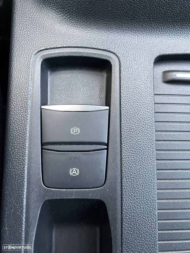 Ford Focus 1.0 EcoBoost MHEV ST-Line - 28