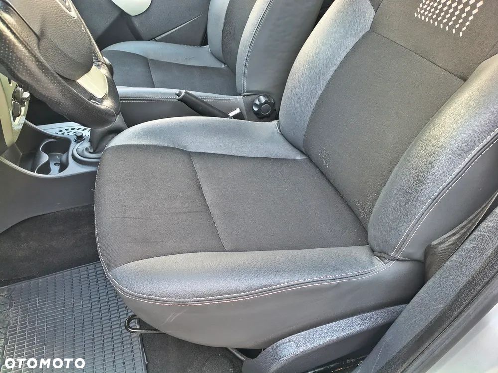 Dacia Logan 1.6 16V Laureate - 8