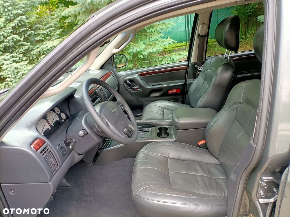 Jeep Grand Cherokee - 12