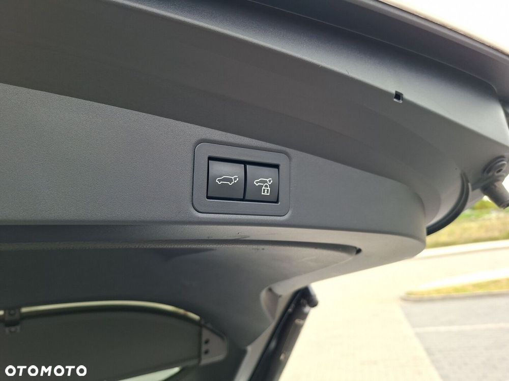 Toyota Corolla 1.8 Hybrid Style - 17