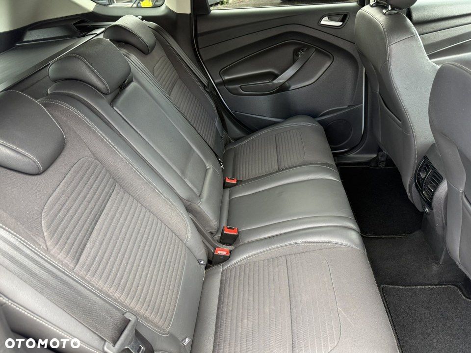 Ford Kuga 2.0 TDCi 2x4 Titanium - 34
