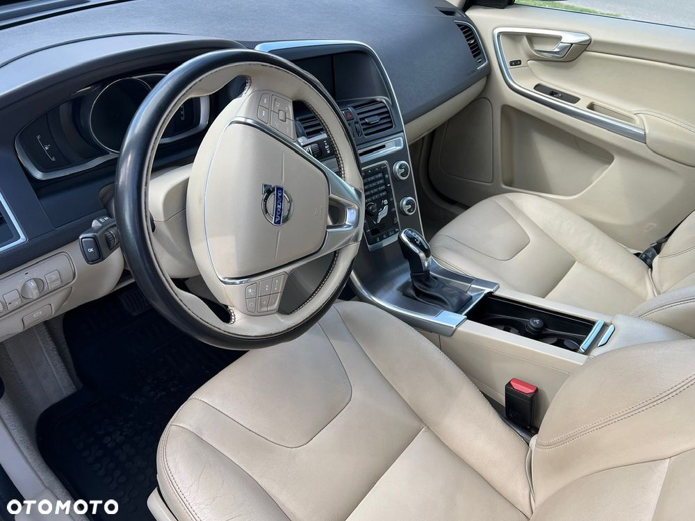 Volvo XC 60 D5 AWD Summum - 4
